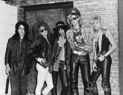 dustintheguns:  “Slash, Axl, Duff, Izzy