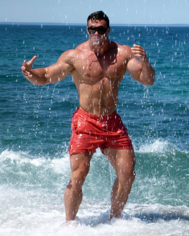 big-strong-tough:  Calum von Moger 