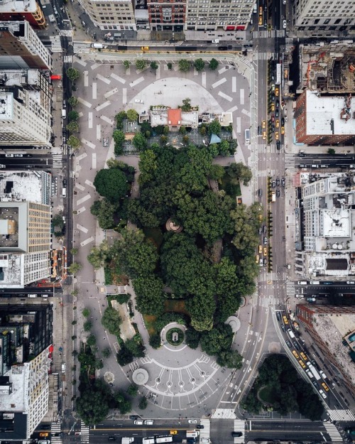 fitzawkwarddarcy:mymodernmet:Photographer Sends a Drone Over NYC to Prove the City is More Stunning 