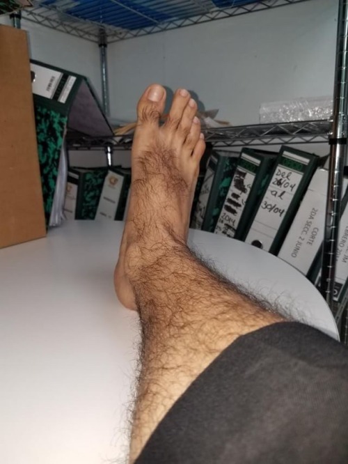 Follow zer.gi.0h on instagram for hairy feet deliciousness