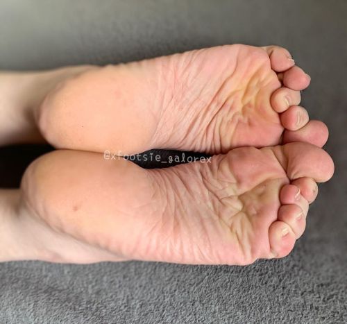 Wrinkles Galore  . . . . . #solesfetish #solesociety #prettysoles #perfectsoles #baresoles #meatysol