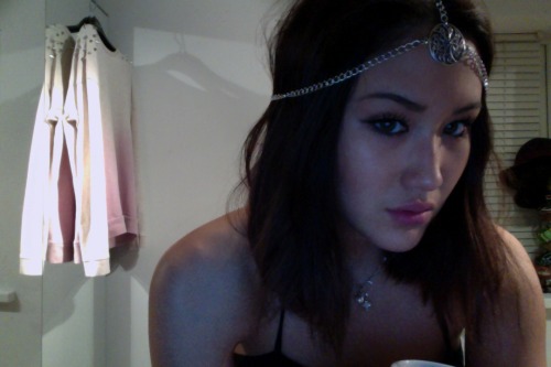 prince-floss:  pretty + pale blog ☹