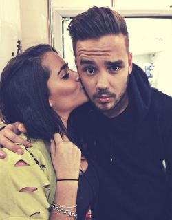  Liam with a fan - 10.05.2014 - Backstage