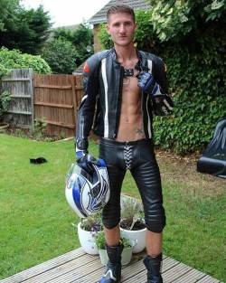 punkerskinhead:hot looking biker