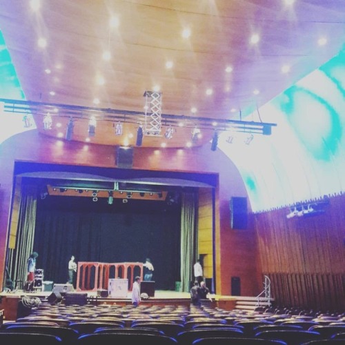 Ayer en el Teatro ECCI Eldorado (el mismo lugar donde vi a Versailles -Philharmonic Quintet- en Novi