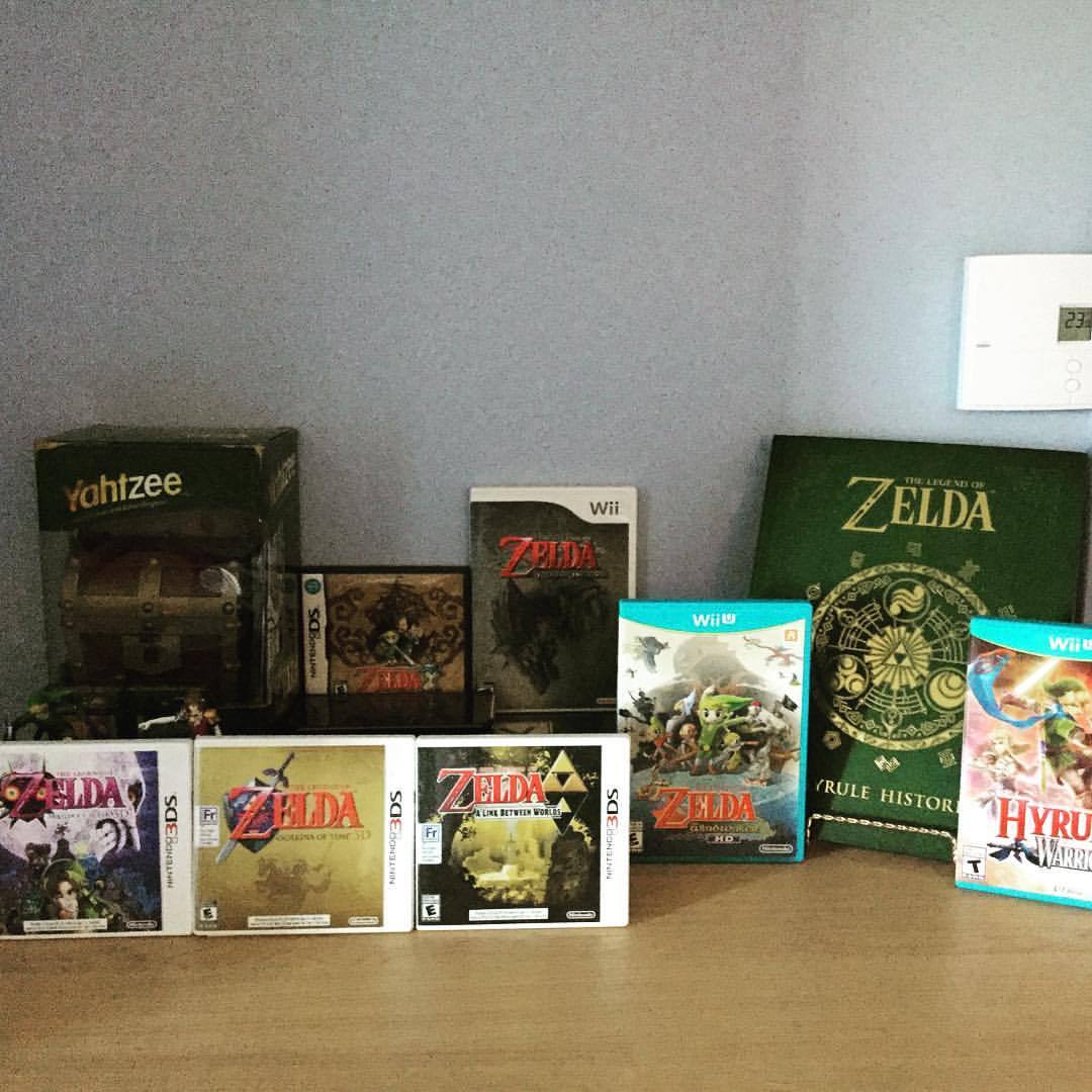 My little LoZ collection. Including Monopoly Zelda, Oracle of Ages and Oracles of Seasons + Amiibo Link and Zelda #nintendo #3ds #gaming #wii #wiiu #legendofzelda #amiibo #gamingcollection