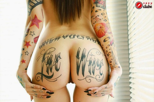 alexander-lvst:  🎨INK GIRL OF THE WEEK🎨: Jacqueline Suicide - “Tattooed Vixen” Pt.2 (NSFW)  Jacqueline Suicide is all tatted up, and looking pretty good for Sexy Clube and if you miss out on Pt.1 here you go just hit the link👇👇👇👇👇👇👇👇