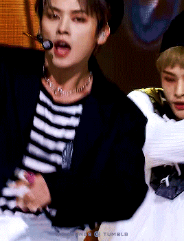 Lee Know Case 143 | Inkigayo (221016)
