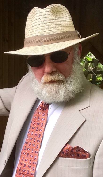 whitsbear: Loafers or sandals? Loafer Daddy hansome.