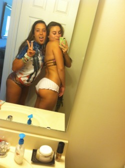 fuckpartyingg:  palefacebeauties:  fuckpartyingg:  Damn baby u a 10  Ass for days  I love you 
