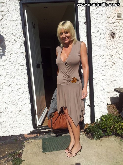 real-uk-milfs:  Reblog if you want to take this UK milf inside and grab her from