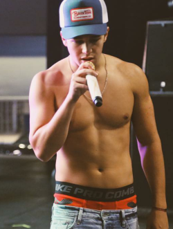 nkdndfms:  Austin Mahone