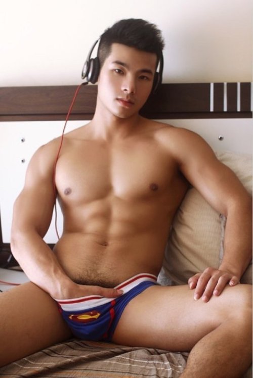 hotandsexyaznmen: Why yes, i would let you superman me ;) 4asianguys.tumblr.com