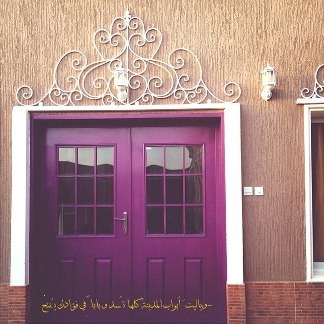 lamiax1:  . “وياليتَ أبواب المدينة كلها، تُسد و باباً