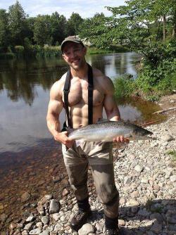 sdbboy69:  Mmm. Redneck Fisherman  Want to see more? Check out my archive at http://sdbboy69.tumblr.com/archive