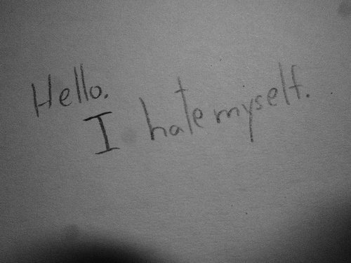 mi-riscoprendo:  Hello. I hate myself.
