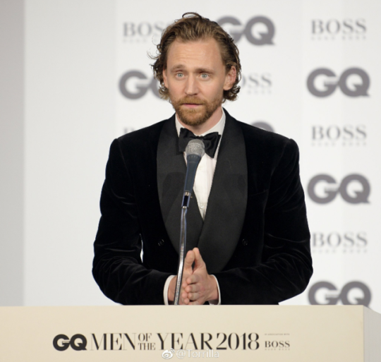 unreal-entity:  hiddlesblue: Tom Hiddleston delivering the award to Jeff Goldblum. GQ Men of The Year 2018  9/5/2018  Oh Gosh, you beautiful man…