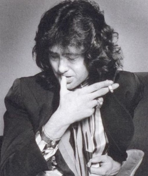 When You're Running Out Of Poses So You Hit That Bisexual Cig Thingy