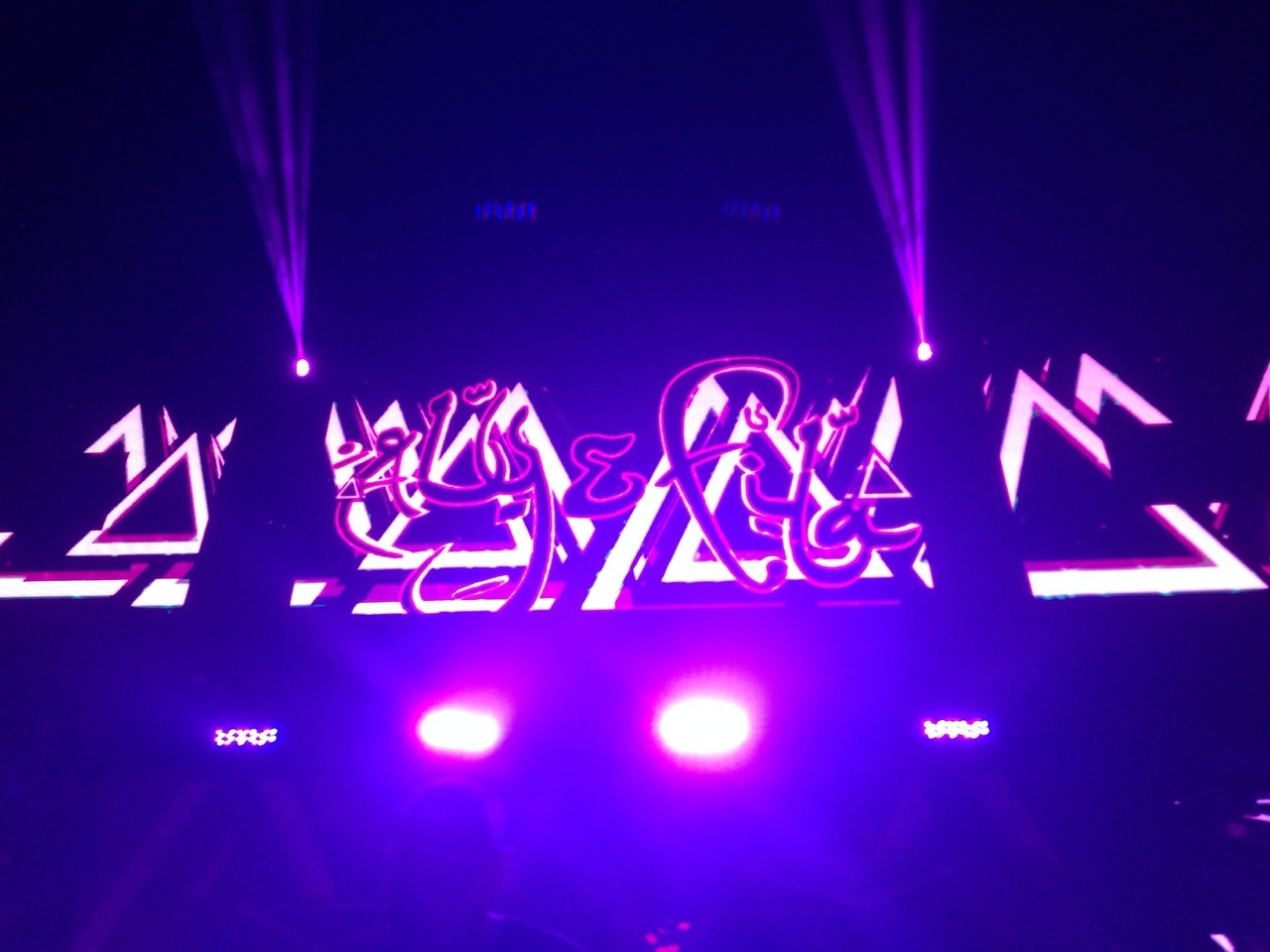 chrisischemical:  ohwsup:  tranquility—base:  Aly &amp; Fila @ ExchangeLA 