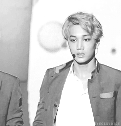 blondejongin:  still attractive no matter what he does… 