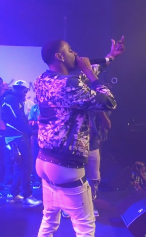 jeb649:  jeb649:          Nice tight boxer brief shows off that lil bubble😍😋