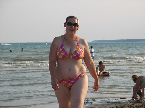 hotsweetfootfetish:  blackdan71781: pighunter17:   wvbulldog77:  fat-wives-are-sexy: