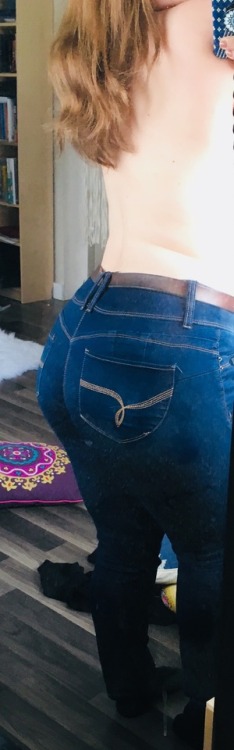 sexystonersara: Jeans, no top, messy room