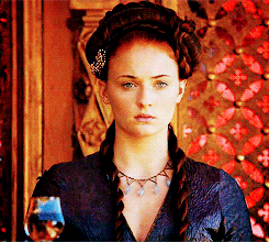 laurencombeferre:  #sansa endures#it’s what she does#she’s tortured day after day and all she can do is smile and thank the people who torture her#all she can do is look straight ahead and will herself not to cry as the horrifying death of her family#of