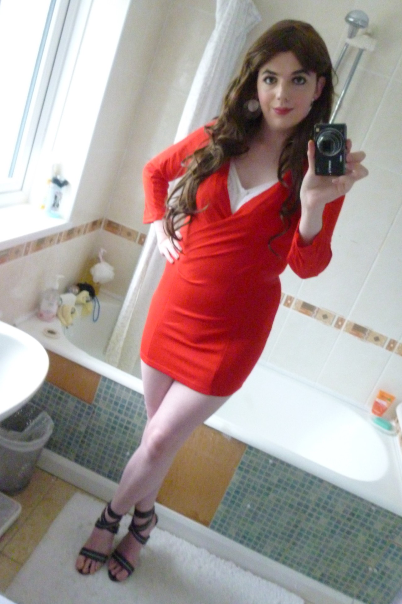 lucy-cd:  PicturesGorgeous new red business dress, I love it so much &lt;3  J'adore