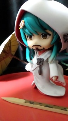 feriowind:  josephsk:  feriowind:  nijim66:  Snow Miku(2013) Tony :D Nendoroid Ironman &amp; Miku   Hahahahaha wow this is adorable!!!  are you gonna have to draw this now  ……perhaps….. 