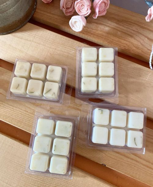 Jasmine & Honeysuckle Scented Clam Shell Wax Melts. Made with 100% all-natural soy wax, fresh, c