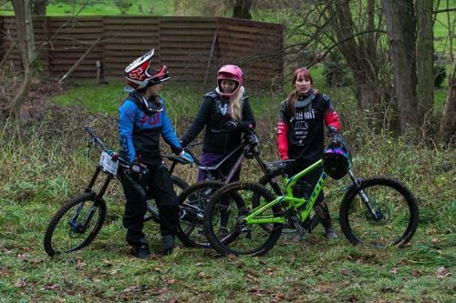 pia-isabella: Girls-Power #downhill #girls #racing #nikolaus #goodday #girlrider #downhillgirl #yeah