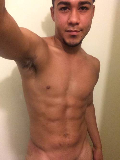 j559h:  Sexy Pedro 22 ^-^ Great fucking bod:)  Follow : j559h