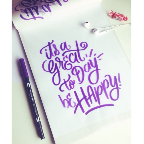 It’s a great day to be happy! Day1 #brushweek ✨ #lettering #brushlettering #handlettering #bru
