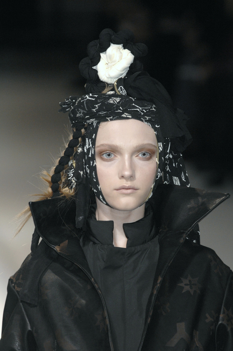 vlada-sasha-natasha:  yohji yamamoto fall 2007 vlada roslyakova 