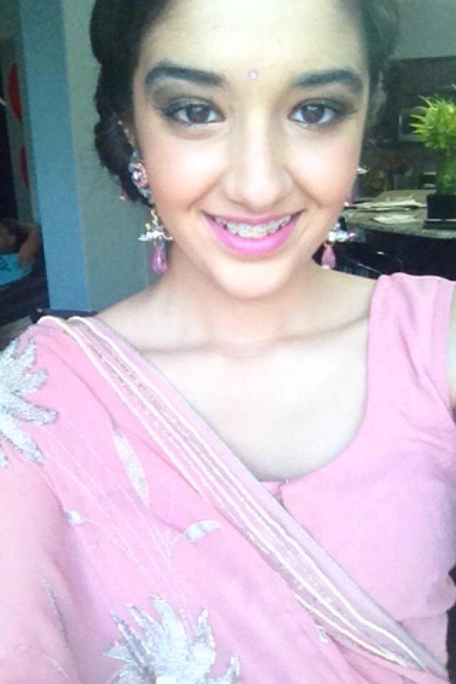 darkanimes:  reclaim the bindi ya’ll   Truly a beauty!!