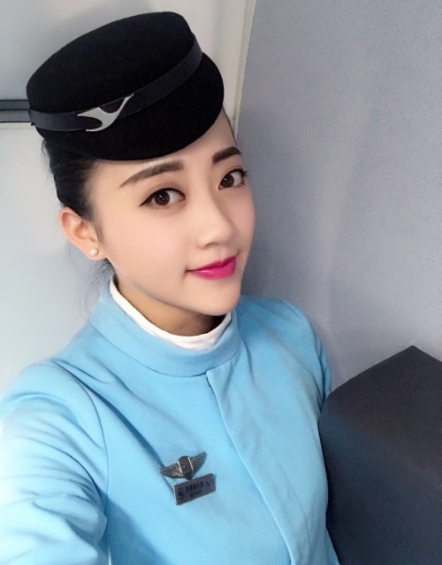 helen-20176: 新人報道，這裡沒人認識我，希望可以做回真正的自己 飞什么航线的美女