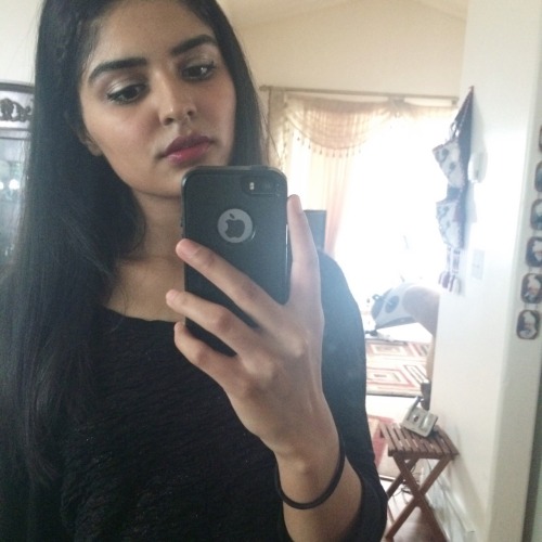 sugarpuf:my fave hobbie is lounging around the house with a full face of makeup
