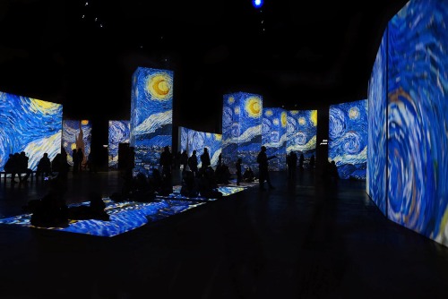 jasfuckinq:  radical-illusion:  luciawho:  personalswear:  Van Gogh  This looks magical & I want