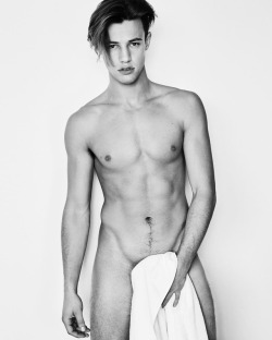 hotfamousmen:  Cameron Dallas