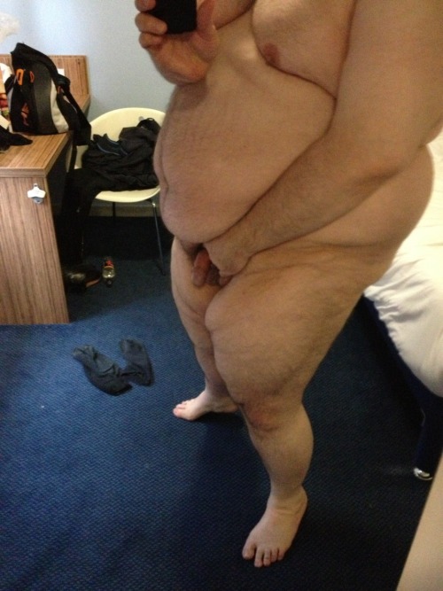 mikebigbear:  chrischub41:  Buried stuff  Wow, now he’s hot!