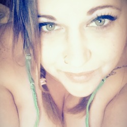 msladygreeneyes:  Feeling sexy tonight…daddy