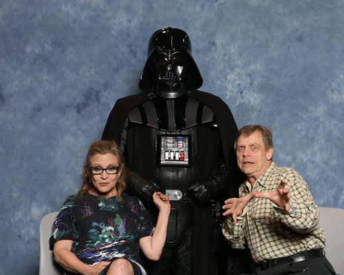 scificity:  Family reunions are always awkward.http://scificity.tumblr.com