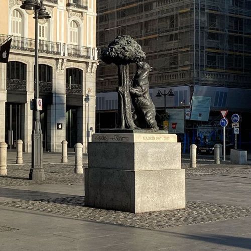 Fuerza Madrid . Viví 10 años en la puerta del sol y nunca la vi tan vacía como el otro día (la pic n