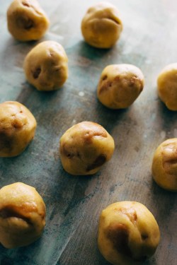 sweetoothgirl:  THE BEST AND SOFTEST CARAMEL SNICKERDOODLES  