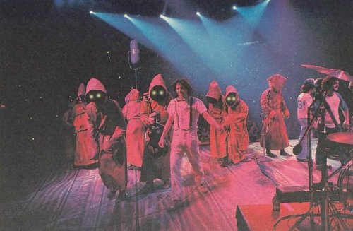 vintagegeekculture: Neil Young accompanied by roadies dressed as Jawas, 1979.