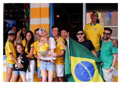 A torcida das top models brasileiras Alessandra Ambrosio, Adriana Lima e Gisele Bündchen! Assim como