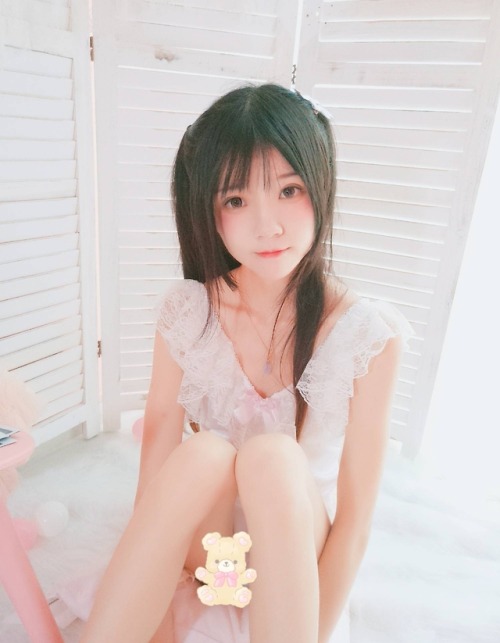 yingtaomiao: 吸烟有害健康，不如吸我吧超甜