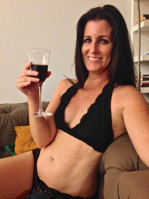 tarplbk: olderberriessweeterjuice: The perfect combo for a fun nightSee More MILFs and GILFs %%% Fre