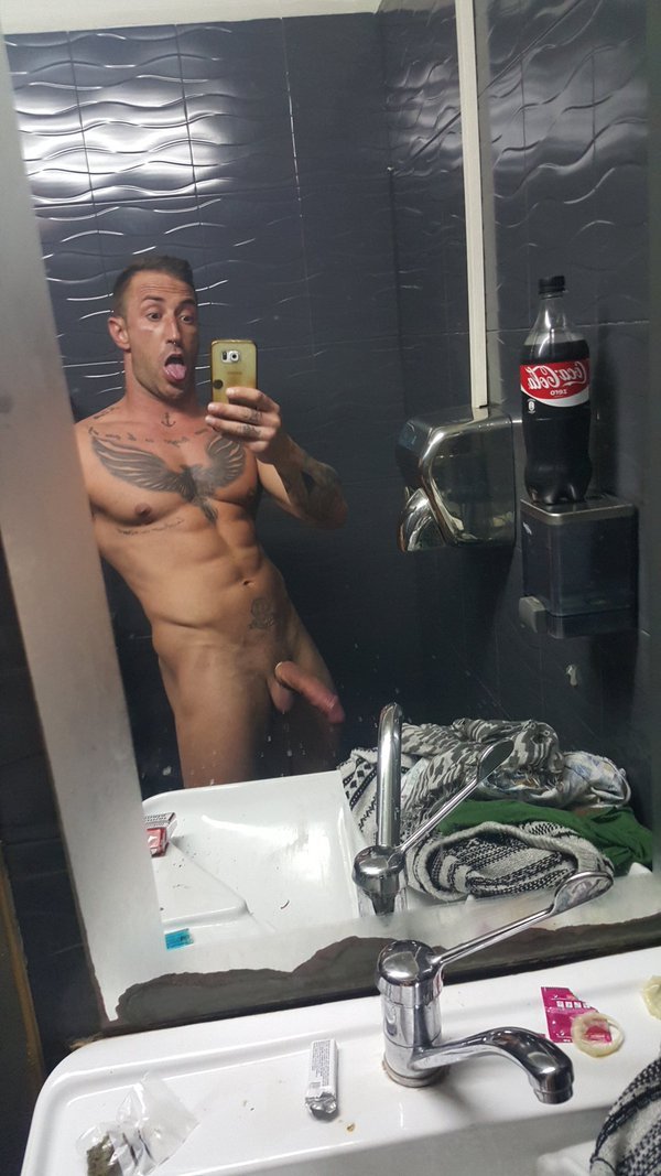 sanalejox:  @Emilioardanaxxx blocked me long time ago @MALESt8 and hello body change!